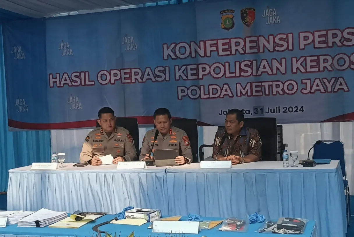 Di Balik Hantu Agustus dan Pasukan Pemukul Polda Metro