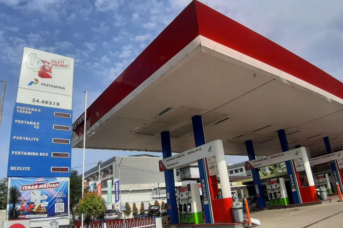 Harga Minyak Dunia Turun ke US$72,5 per Barel Setelah 35 Juta Barel Lewati Selat Hormuz