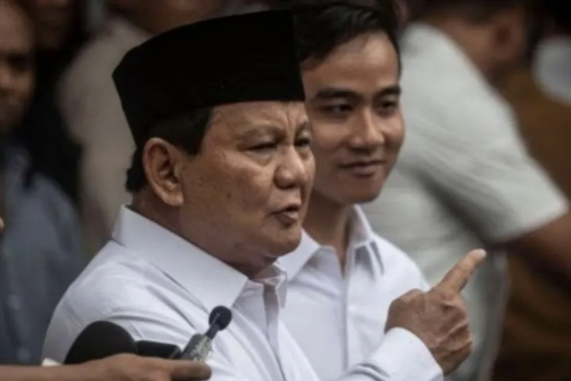 Kepuasan Publik Prabowo Turun, Rocky Gerung Soroti Peran Gibran