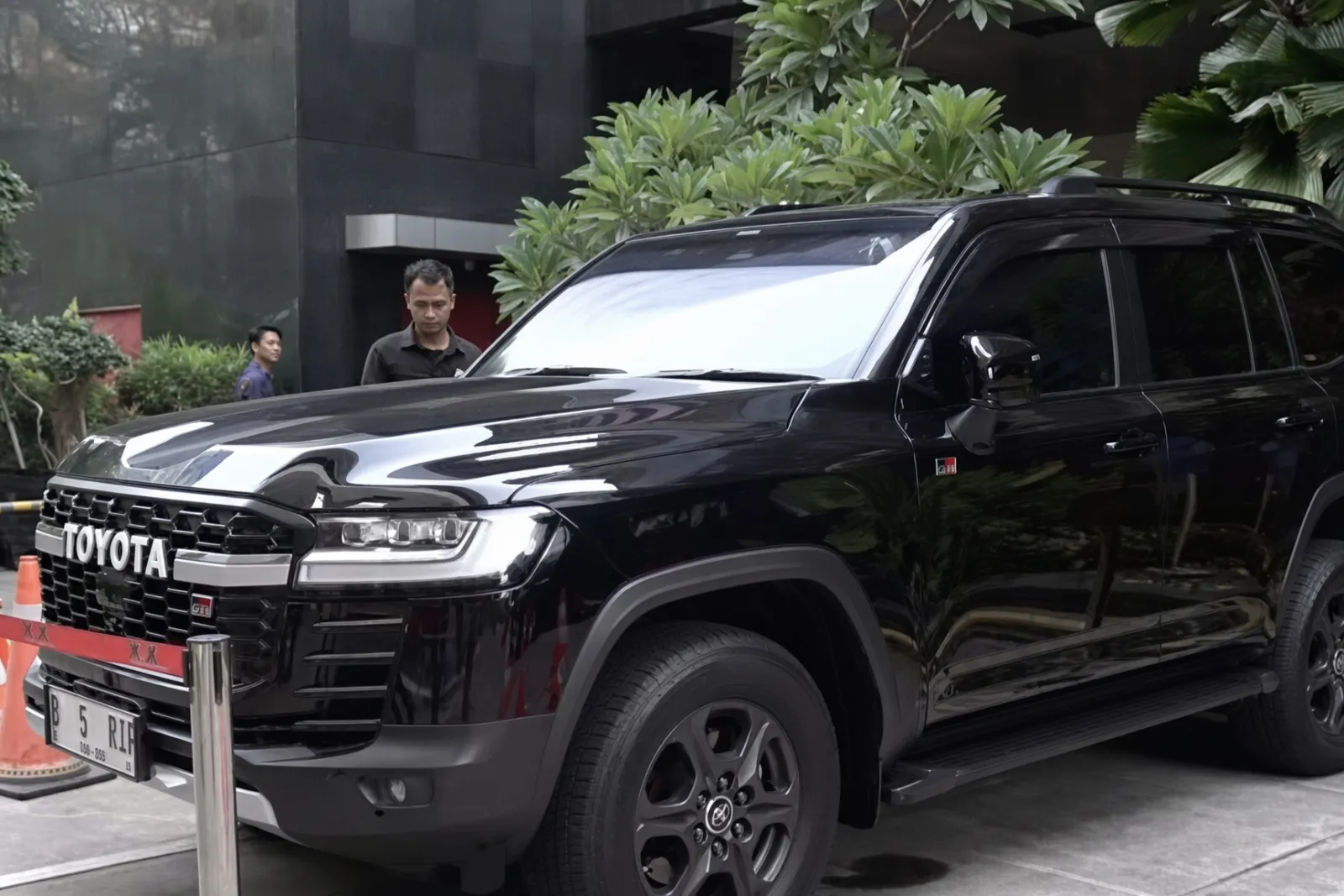 KPK Sita Toyota Land Cruiser Tersangka Kasus HGB Summarecon Bogor