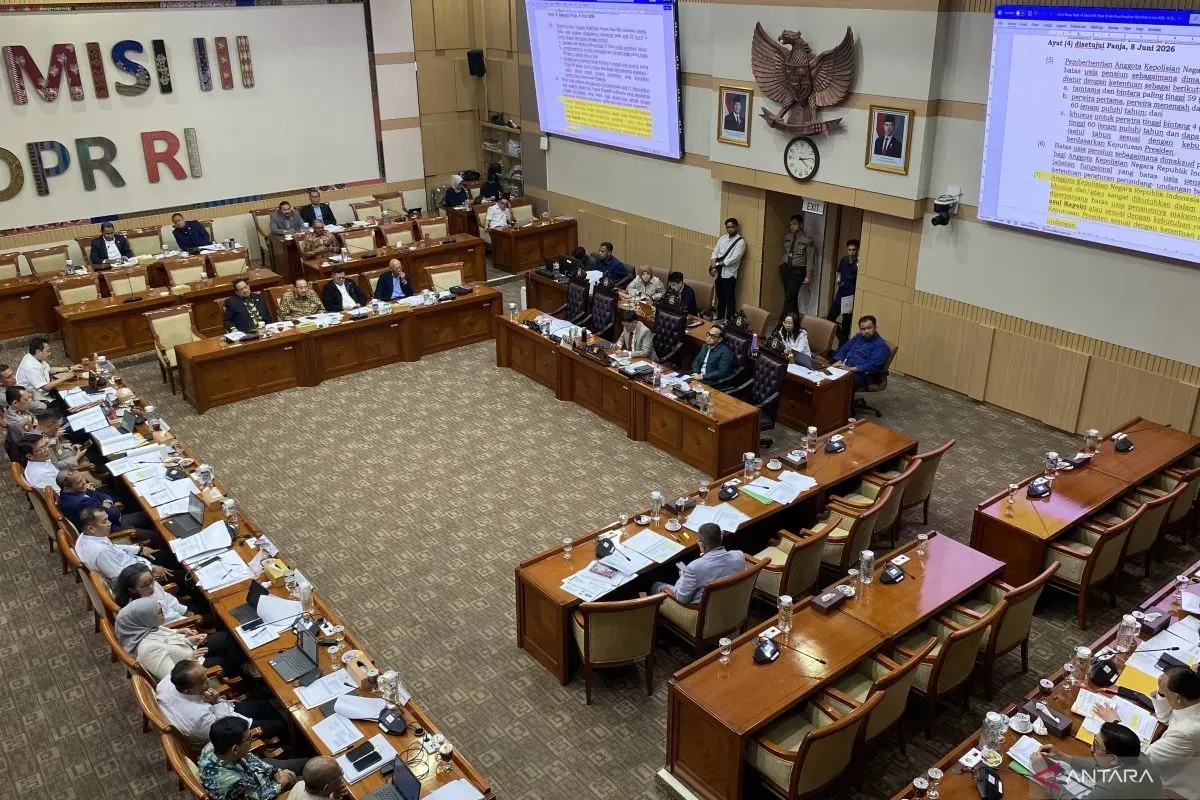 RUU Polri Buka Peluang Polisi Aktif Isi Jabatan Sipil, DPR Singgung TAP MPR