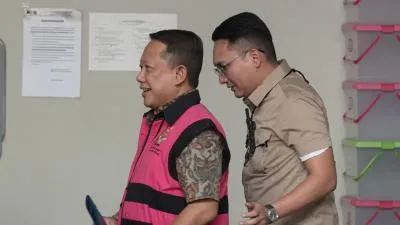 Diborgol dan Berompi Merah Muda, Febrie Adriansyah Diperiksa sebagai Tersangka TPPU