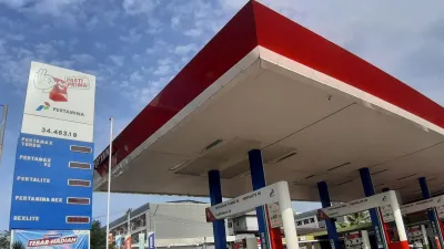Harga Minyak Dunia Turun ke US$72,5 per Barel Setelah 35 Juta Barel Lewati Selat Hormuz