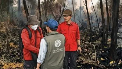 Ironi Menhut Cosplay Damkar: Membongkar Celah Tata Kelola Kawasan di Balik Operasi Karhutla Kalimantan