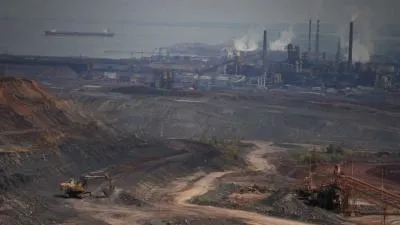 Ketika yang Tinggal Hanya Ongkos Produksi: Membaca Hilirisasi lewat 'Indonesia Menggugat'