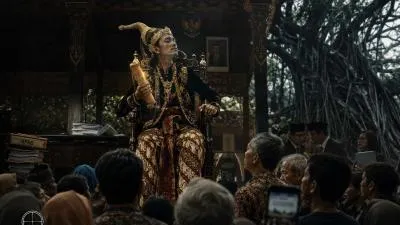 Petruk Dadi Ratu: Wayangnya Sudah Tua, tapi Dramanya Abadi